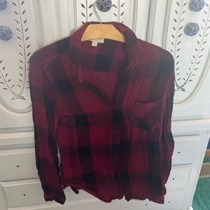 XS cloth & stone button 1 pocket plaid flannel top with frayed bottom